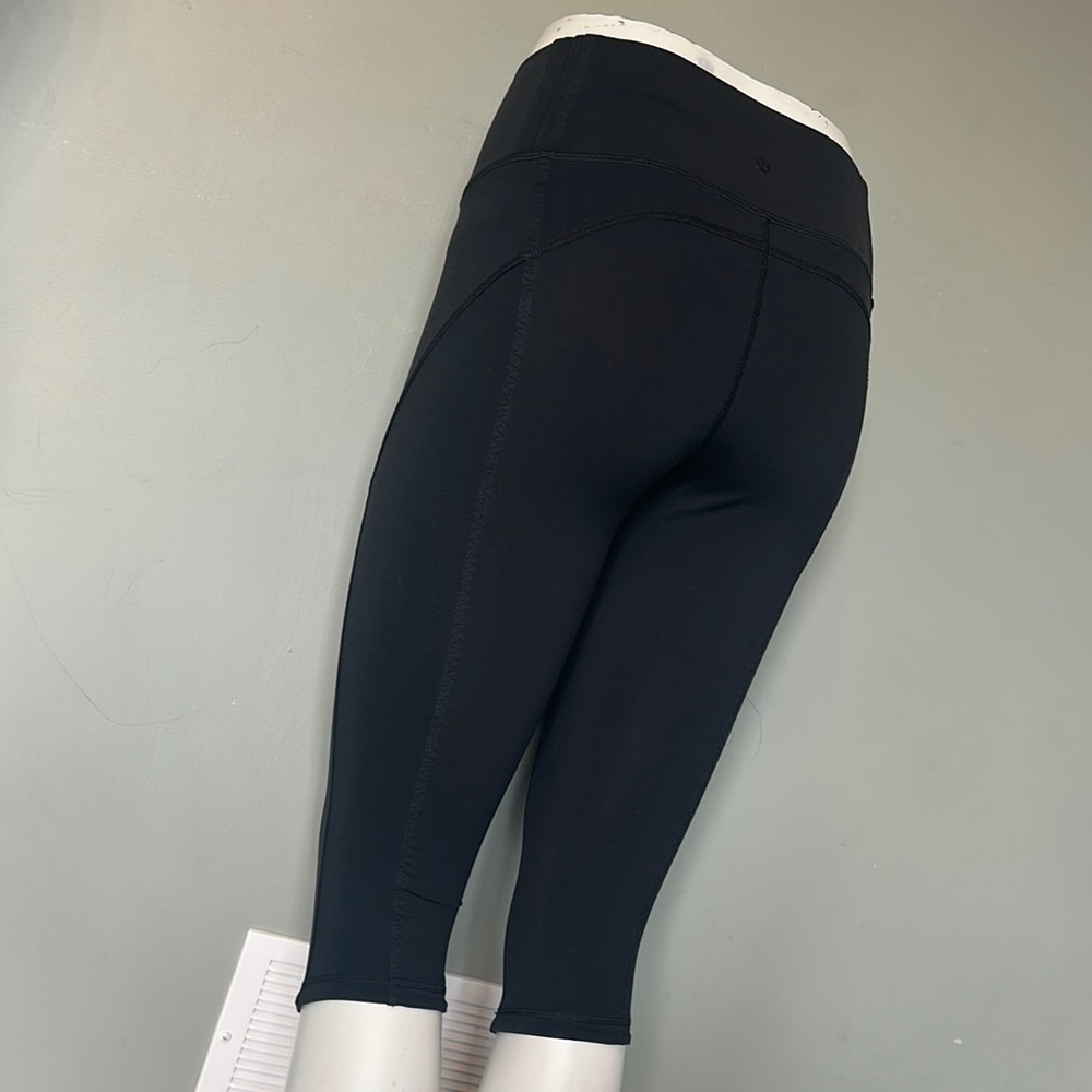 Lululemon size 8 capris